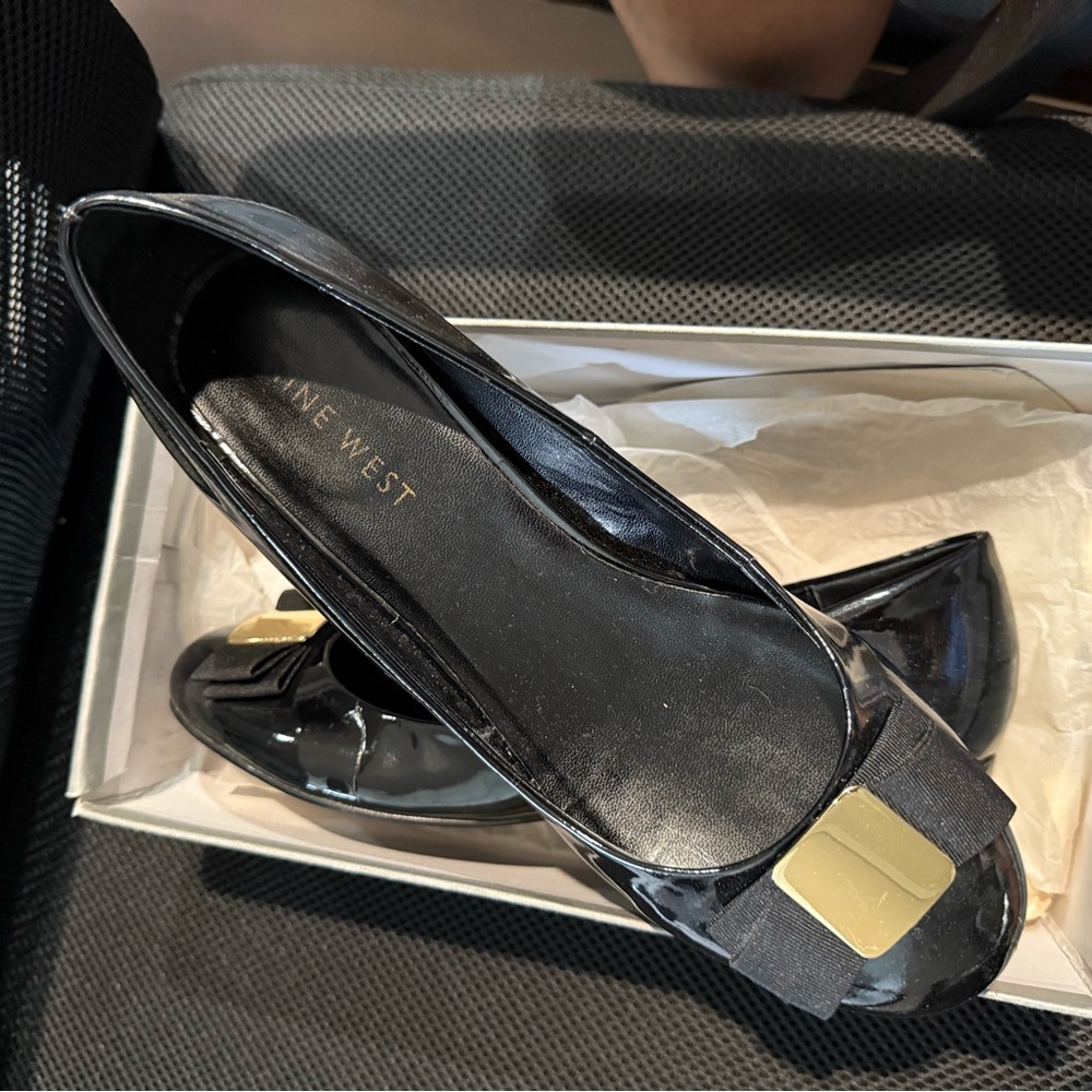 Nine West Black Flats Sleek and Elegant